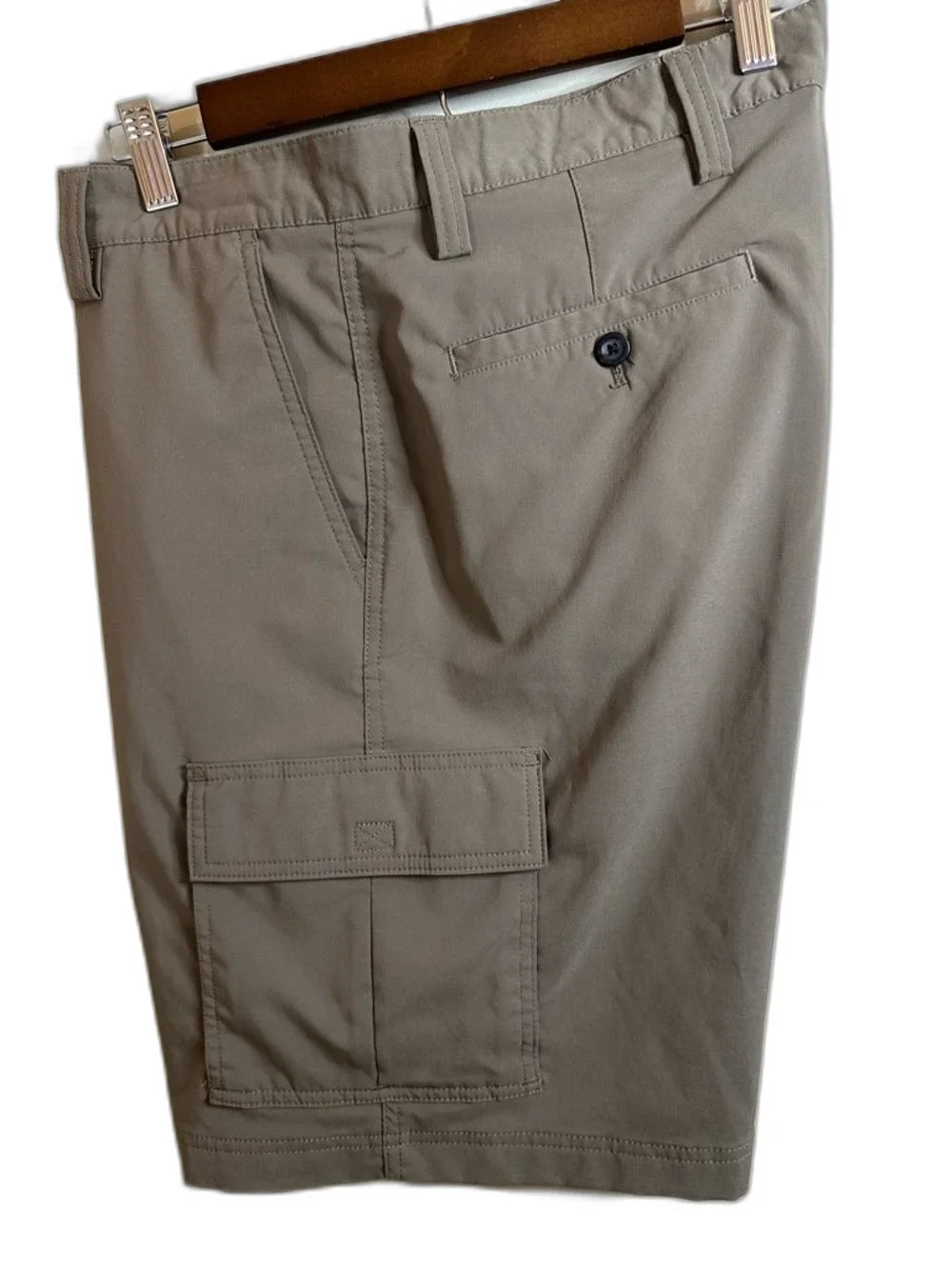 Chaps Men's Lightweight Tan Cargo Pants with Utility Pockets -36” - Picture 2 of 5